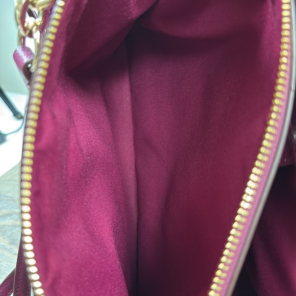 SOLD IN STORE COACH F36637 CHRISTIE CARRYAL FUCHSIA GRAIN LEATHER CROSSBODY - Picture 9 of 14